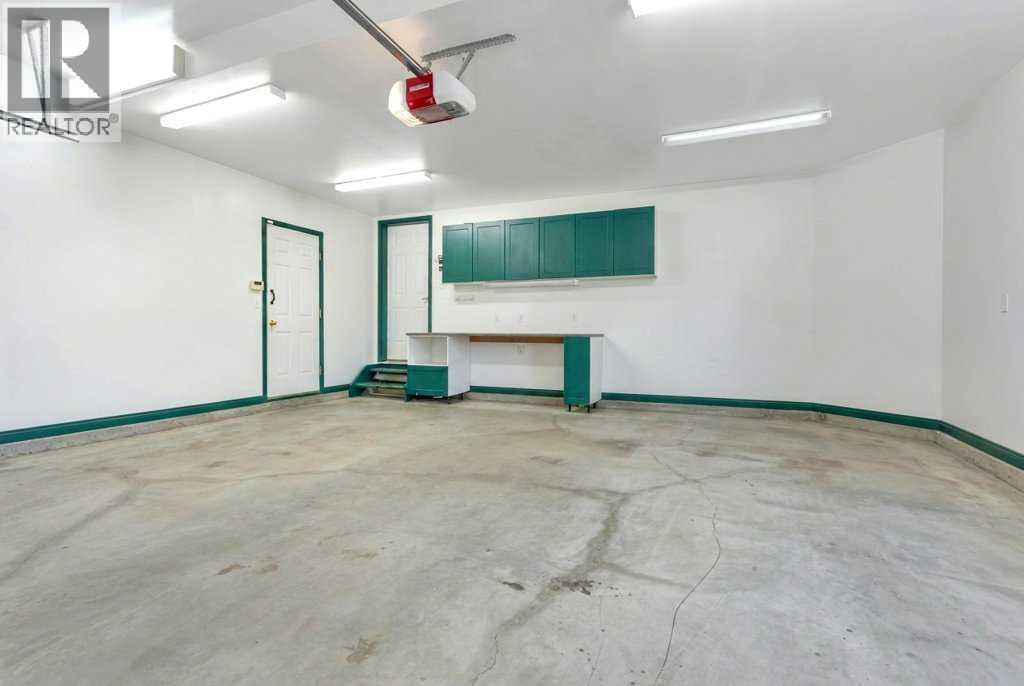 83 Lawrence Crescent Property Photo 41