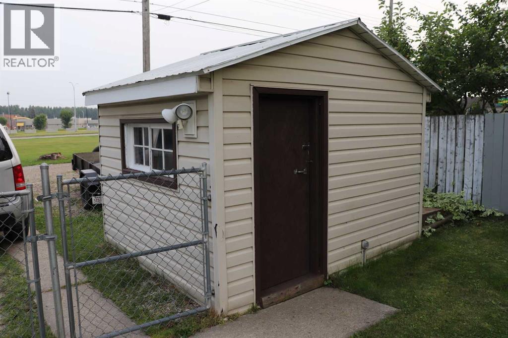 4227 5 Avenue Property Photo 3