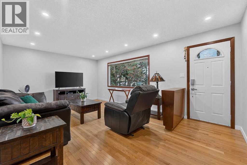 1032 Mayland Drive Ne Property Photo 3
