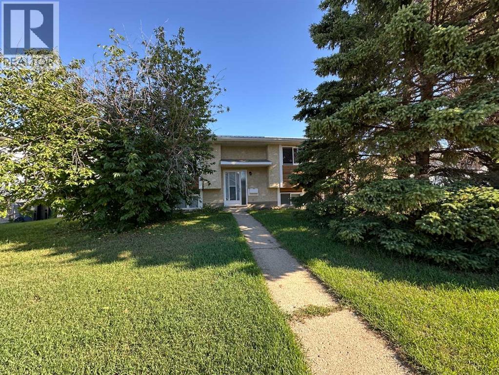 6008 57 Avenue Property Photo 1