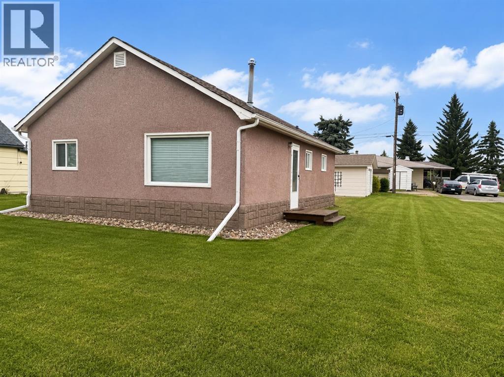 5007 51 Street Property Photo 1