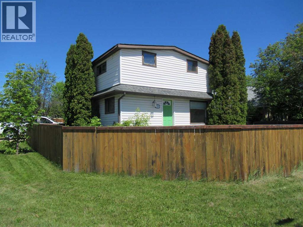 9324 104 Avenue Property Photo 1