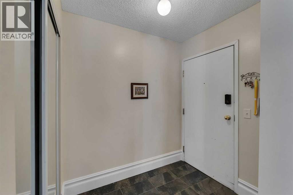 7106 Valleyview Park Southeast Property Photo 4