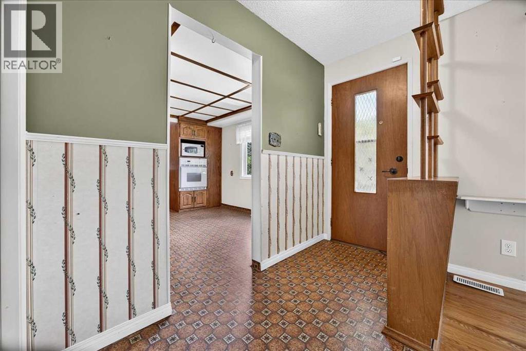 1060 Motherwell Road Ne Property Photo 3
