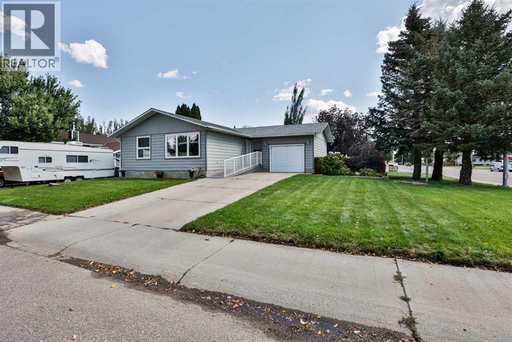 5803 49 Street Property Photo 1