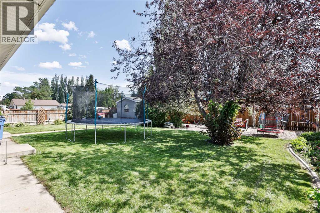 5803 49 Street Property Photo 2