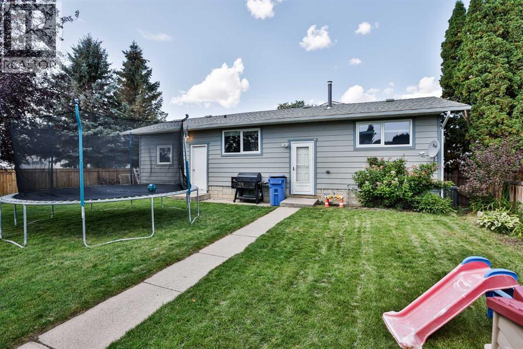 5803 49 Street Property Photo 5