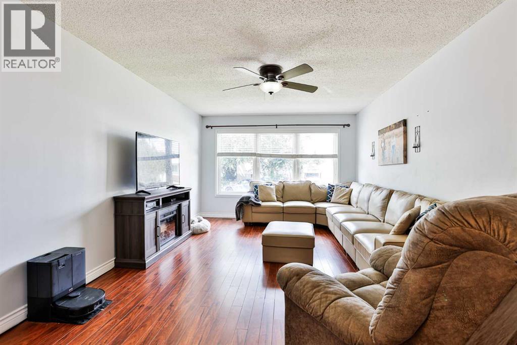5803 49 Street Property Photo 6