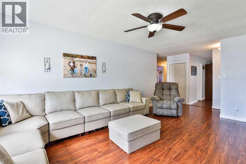 5803 49 Street Property Photo 7