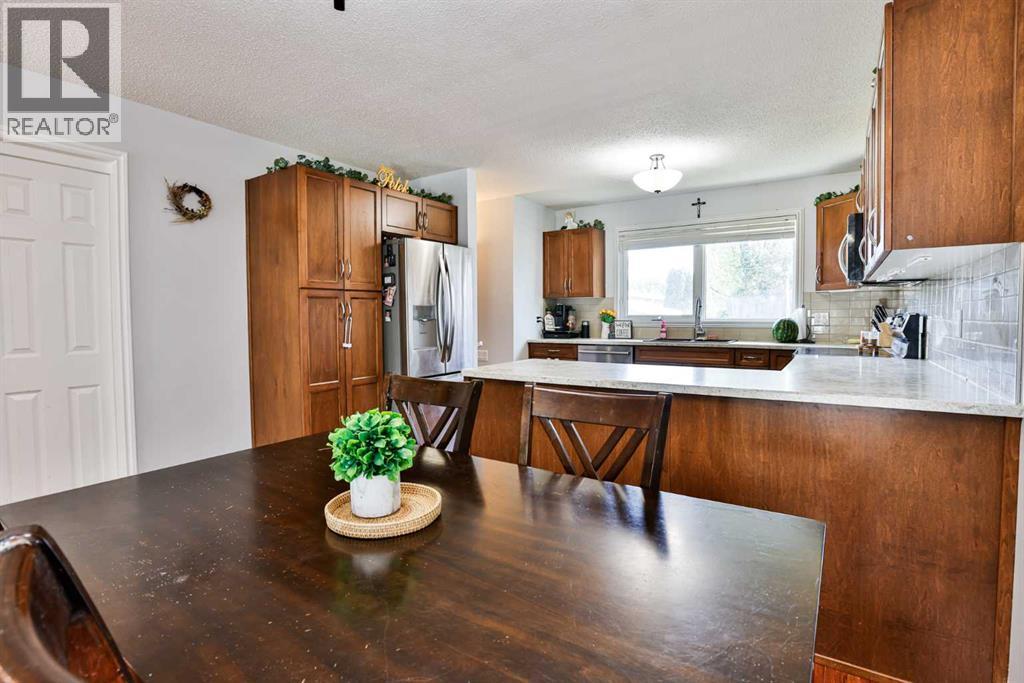 5803 49 Street Property Photo 9