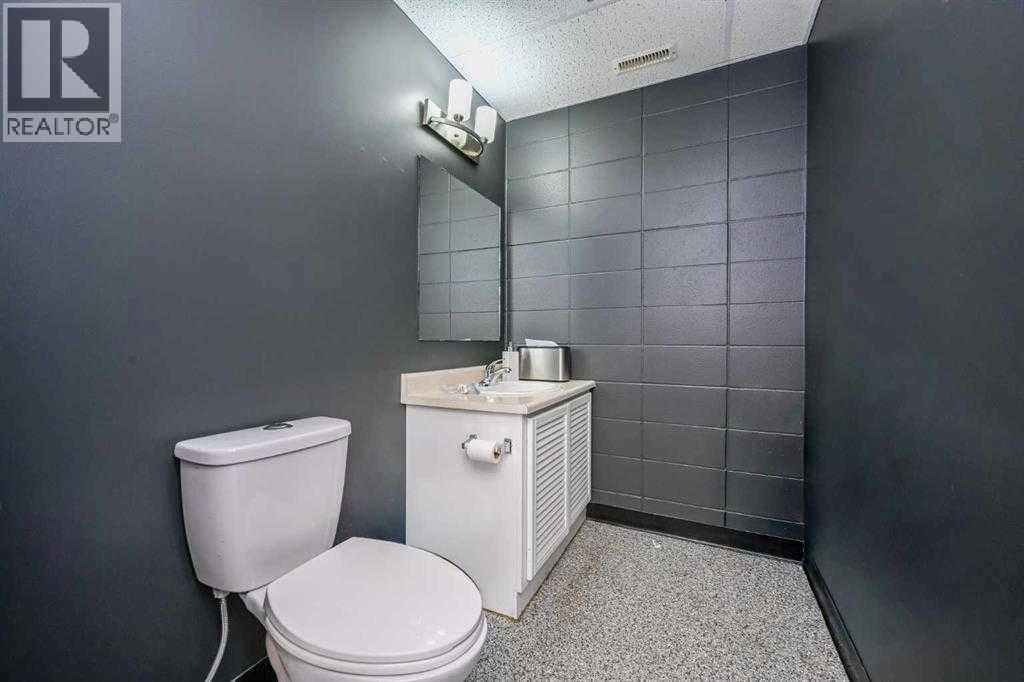 12221 100 Street Property Photo 5