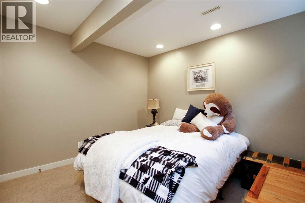 20 Connaught Crescent Property Photo 39