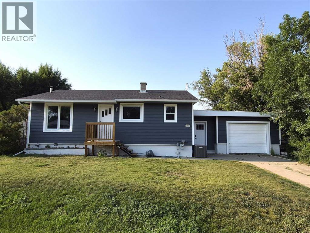 4931 54 Avenue Property Photo 1