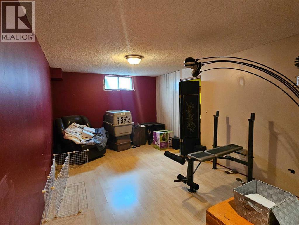 406 8 Street S Property Photo 7