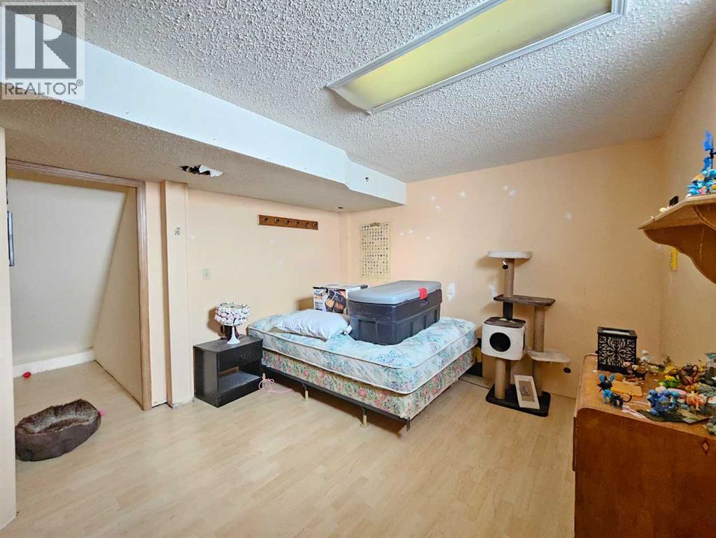 406 8 Street S Property Photo 12