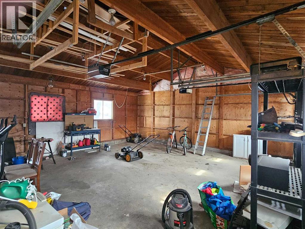 406 8 Street S Property Photo 13