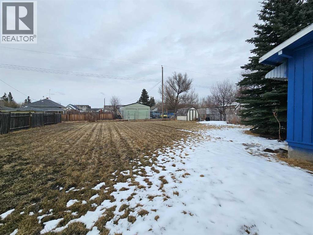 406 8 Street S Property Photo 14