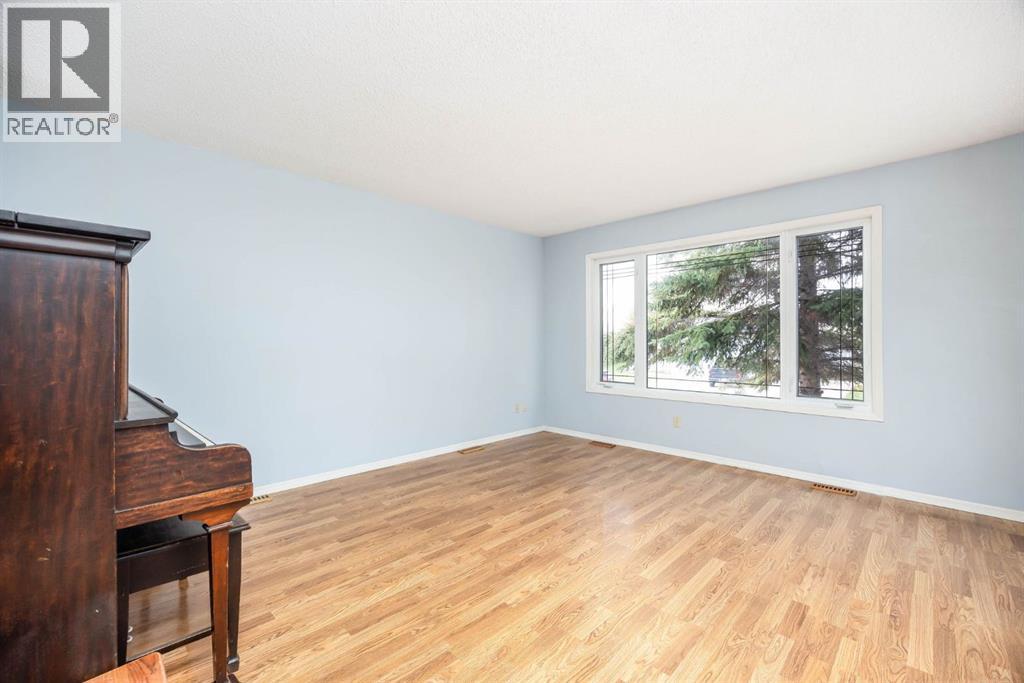 276 Cochrane Crescent Property Photo 8