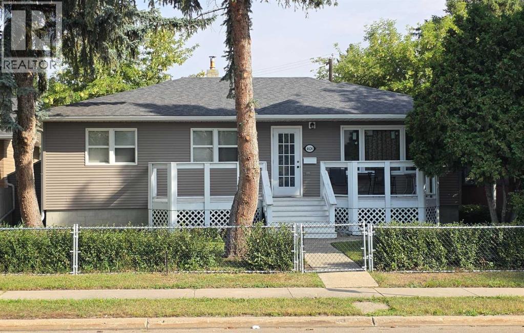 4624 49 Street Property Photo 1
