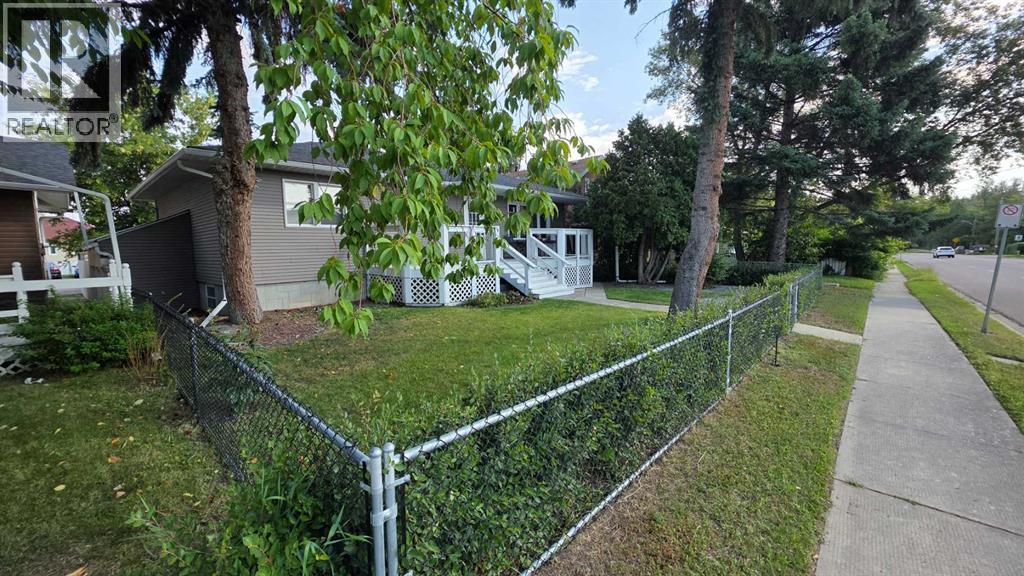 4624 49 Street Property Photo 2