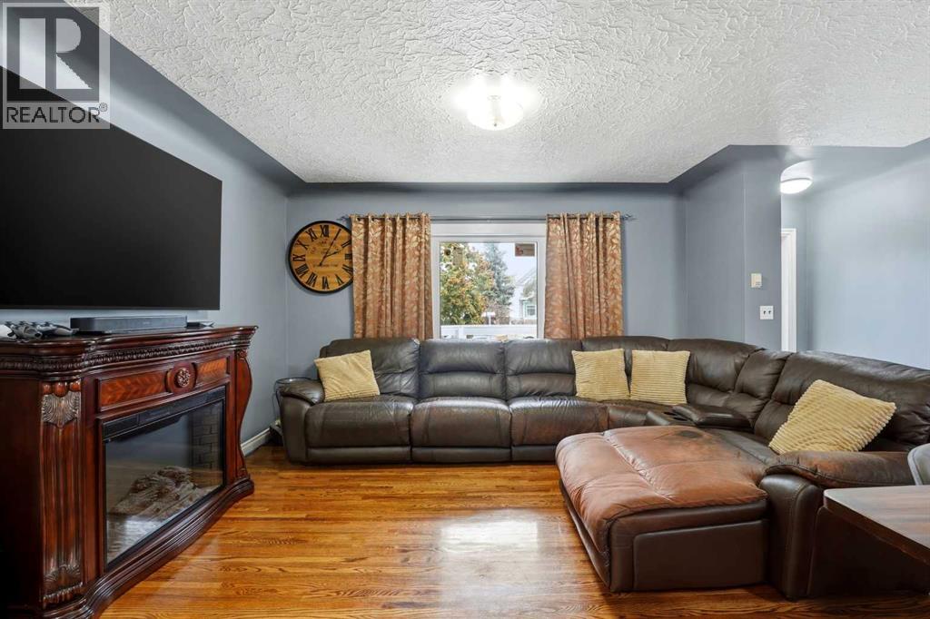 4624 49 Street Property Photo 6