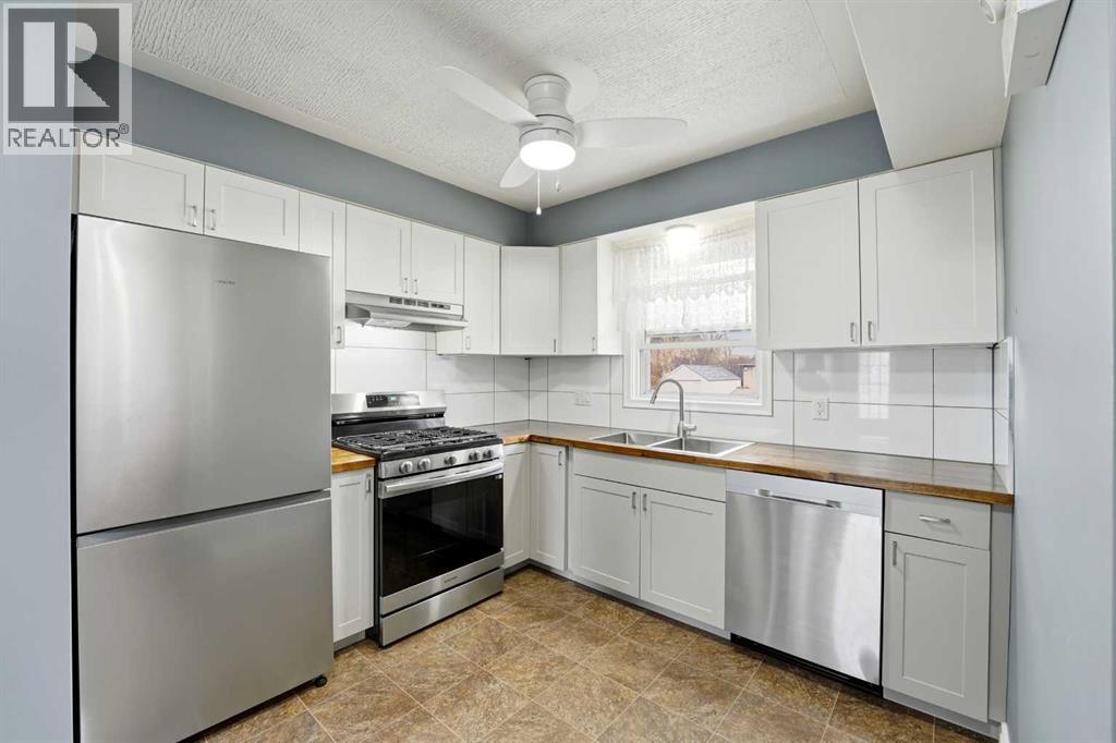 4624 49 Street Property Photo 8