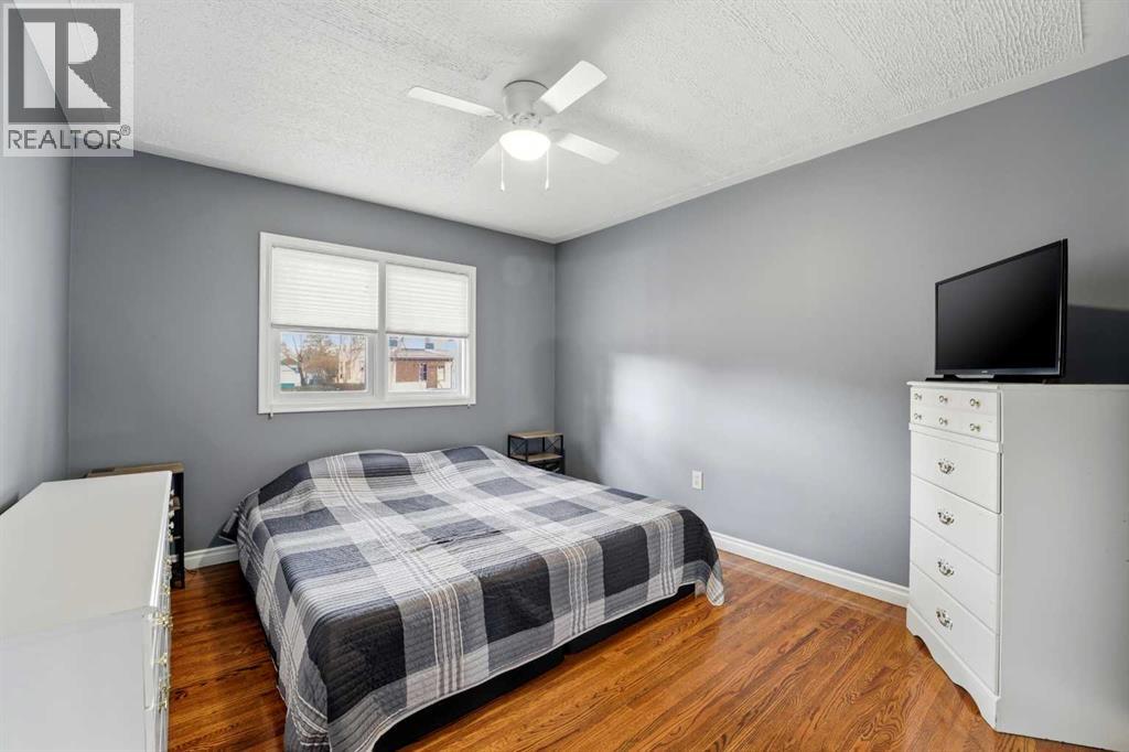 4624 49 Street Property Photo 11