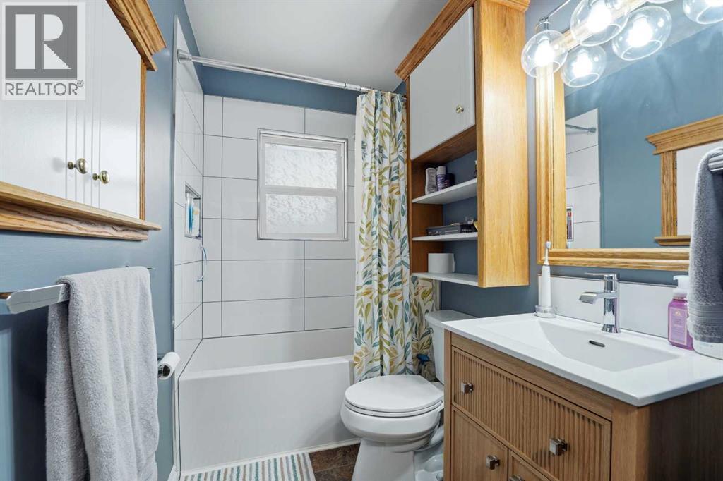 4624 49 Street Property Photo 14
