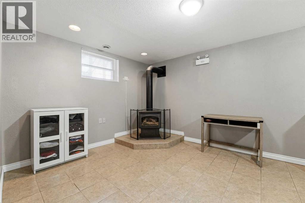 4624 49 Street Property Photo 18