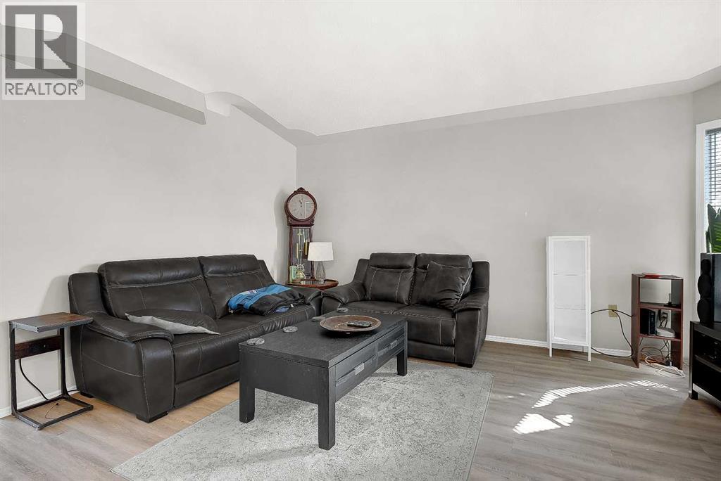 9116 104 Avenue Property Photo 2