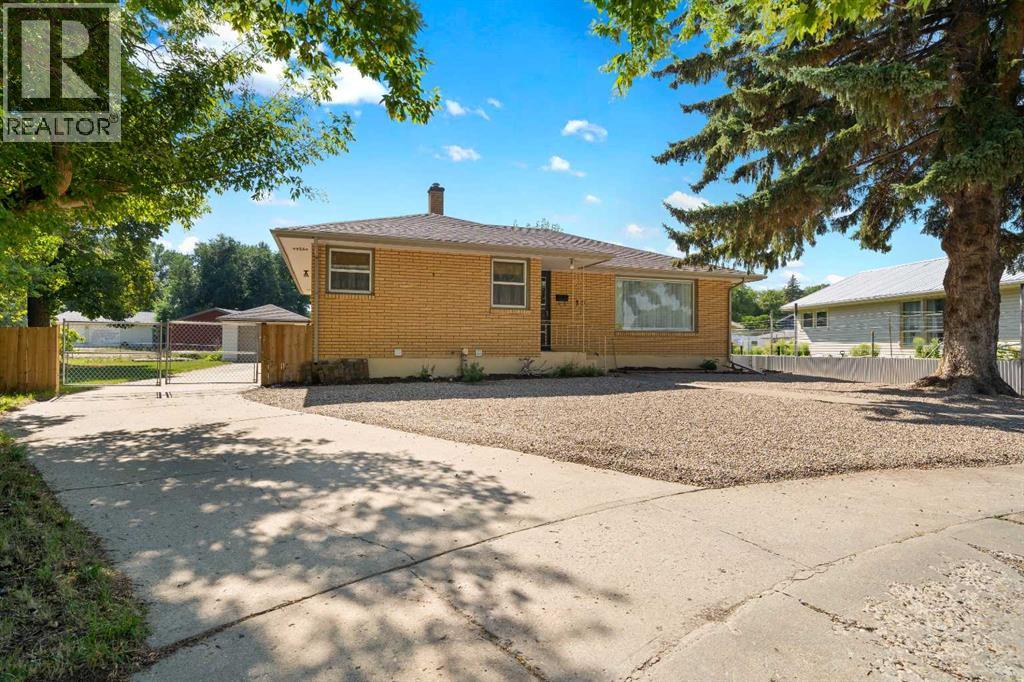 85 Huckvale Crescent Sw Property Photo 2