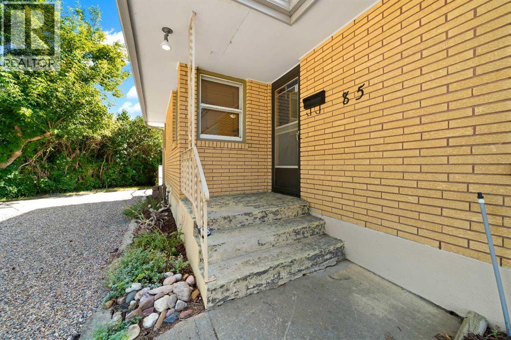 85 Huckvale Crescent Sw Property Photo 3