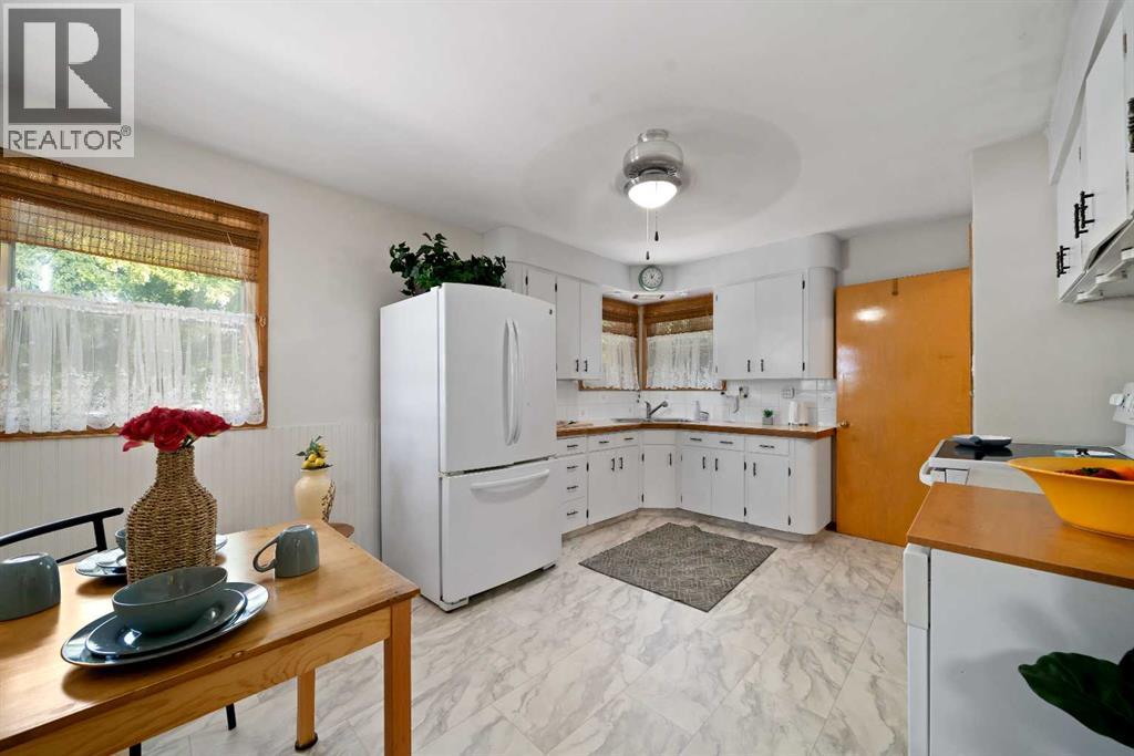 85 Huckvale Crescent Sw Property Photo 7
