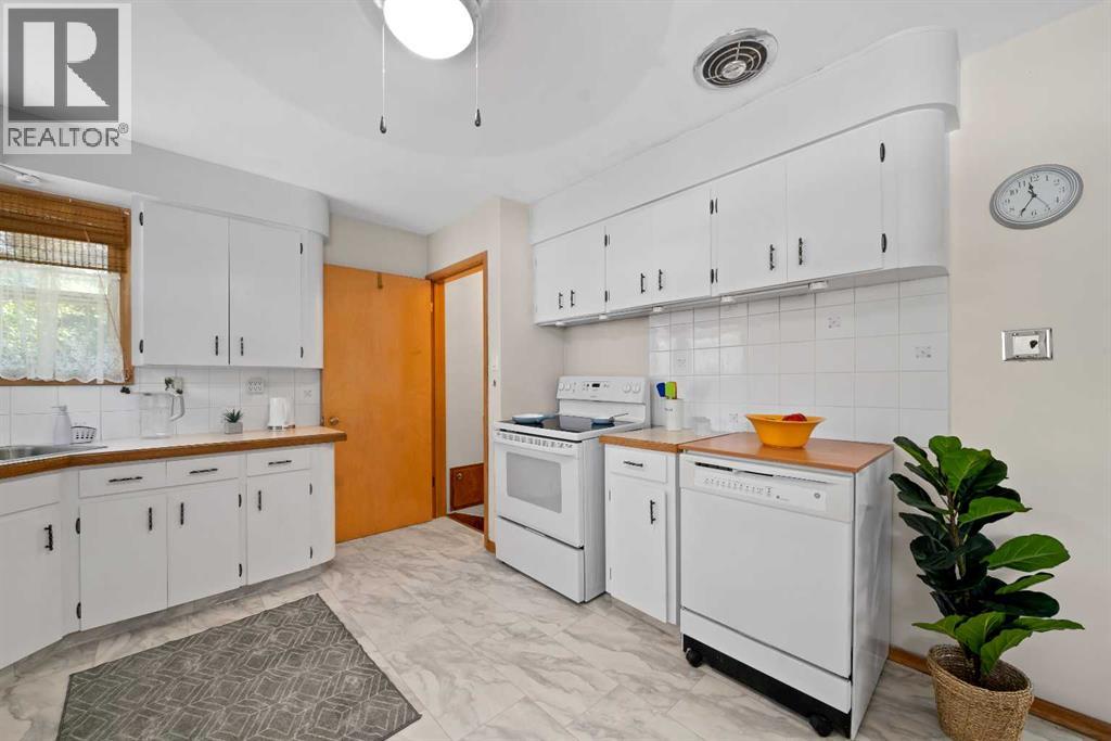 85 Huckvale Crescent Sw Property Photo 9