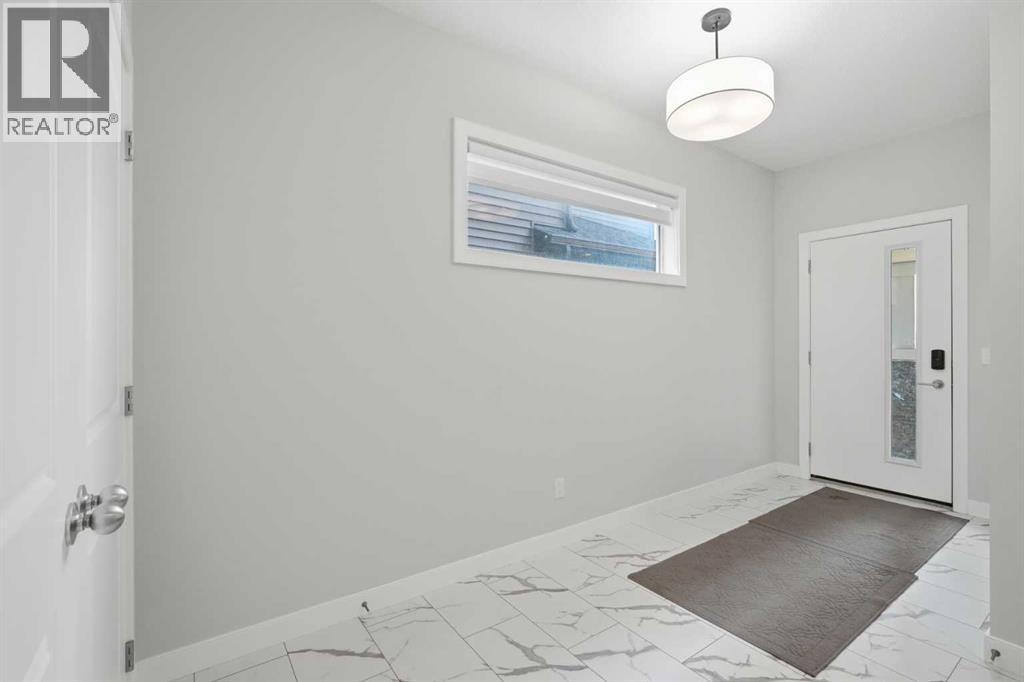 475 Creekrun Crescent Sw Property Photo 3