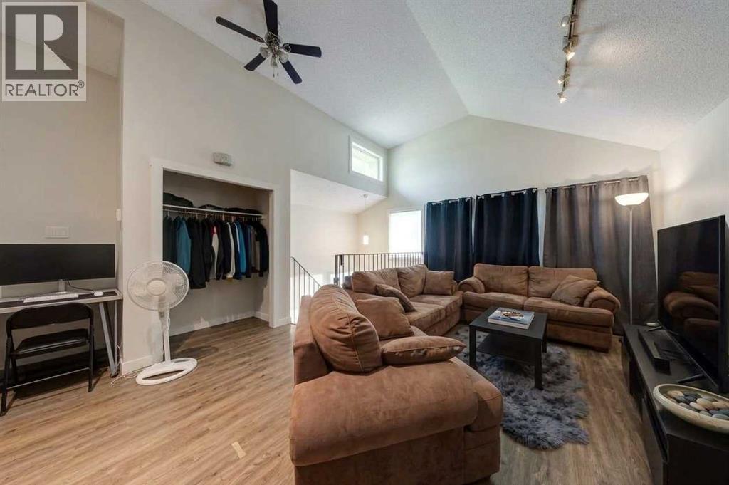1731 St. Edwards Boulevard N Property Photo 2
