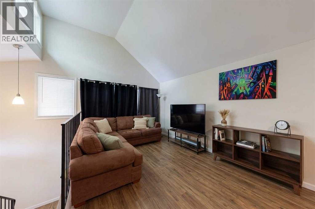 1731 St. Edwards Boulevard N Property Photo 3