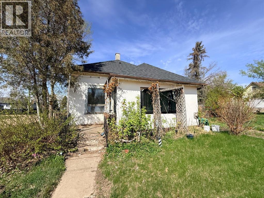 4802 47 Street Property Photo 1