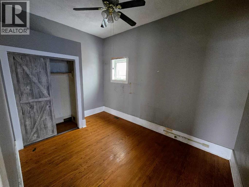 4802 47 Street Property Photo 6