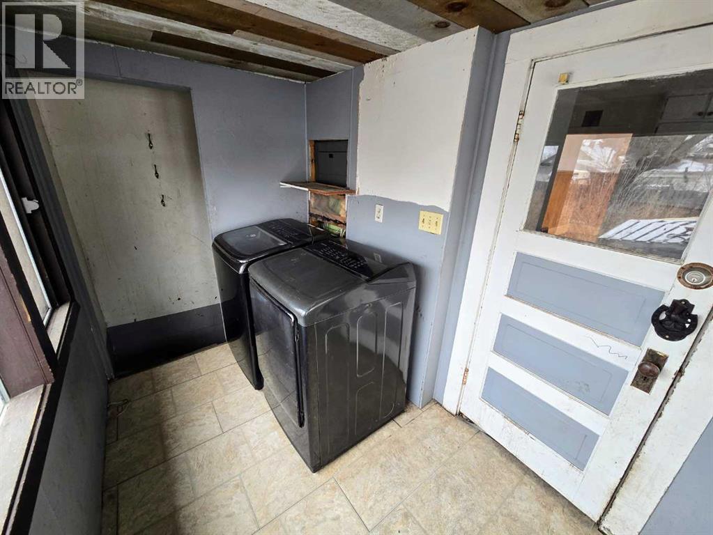 4802 47 Street Property Photo 10