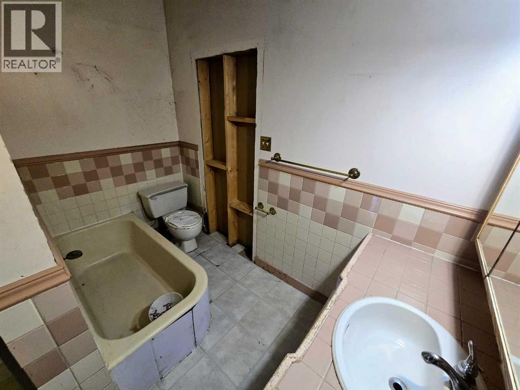 4802 47 Street Property Photo 12