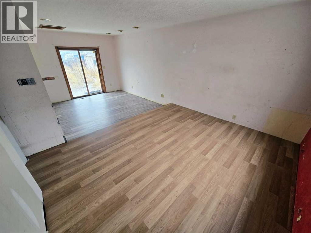 4802 47 Street Property Photo 13