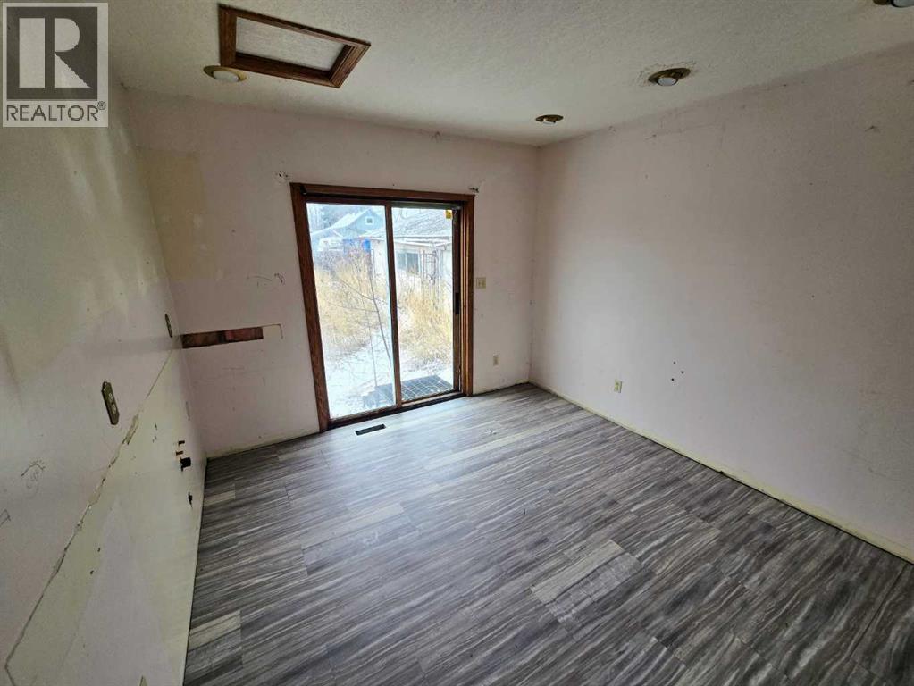 4802 47 Street Property Photo 14