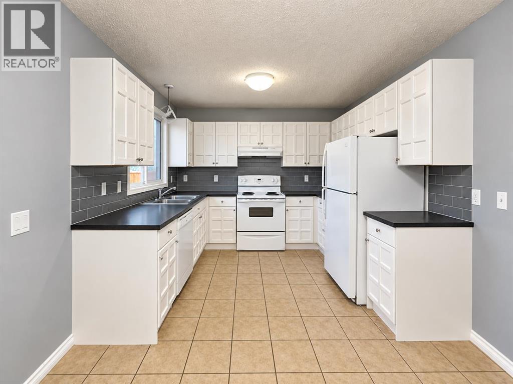 1702 35 Street Southeast Property Photo 9