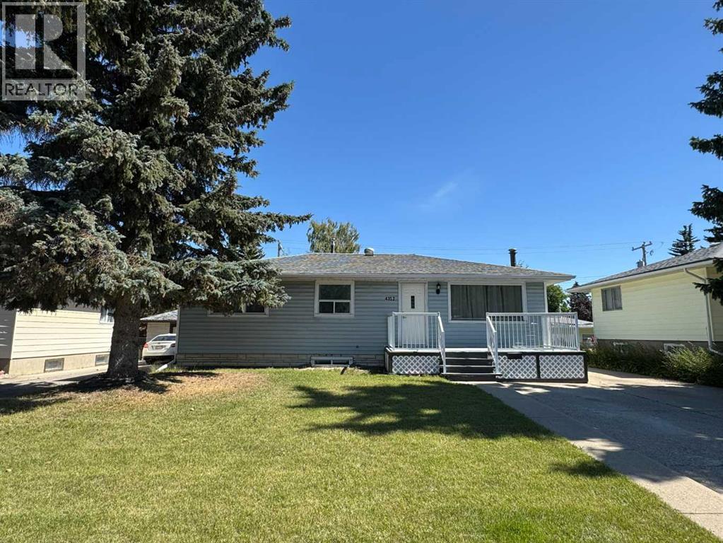 4312 45 Street Sw Property Photo 1