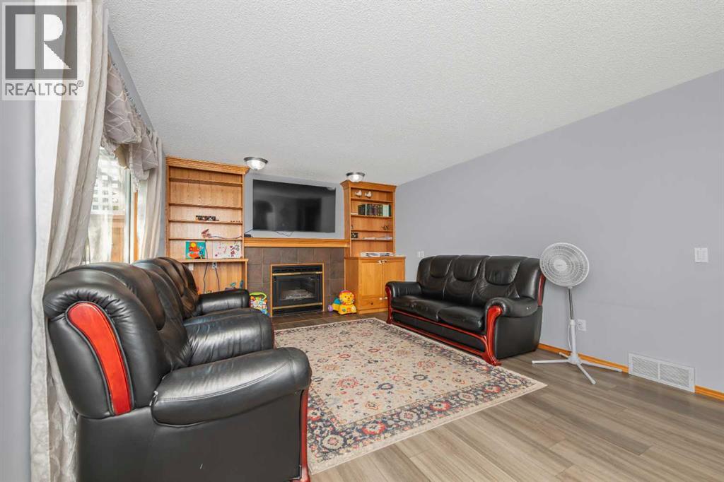 56 Martinglen Place Ne Property Photo 12