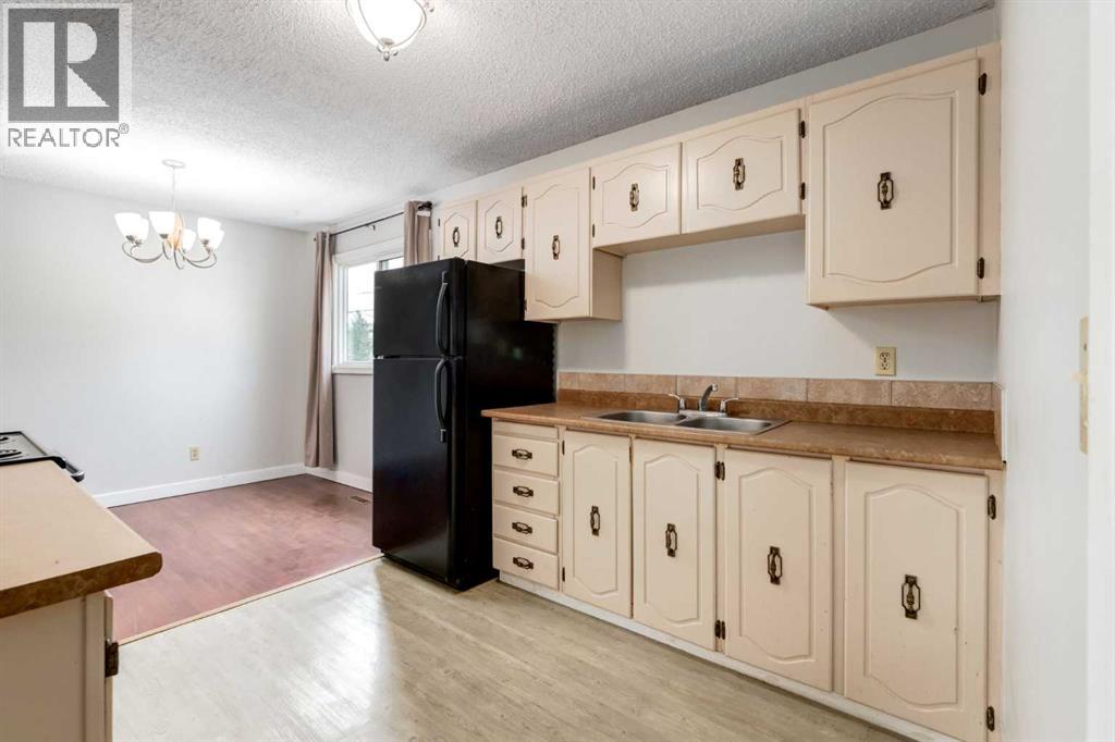4527 73 Street Northwest Property Photo 4