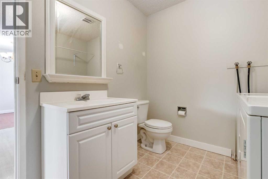 4527 73 Street Northwest Property Photo 7