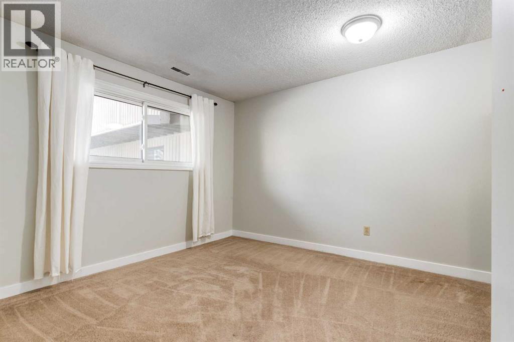 4527 73 Street Northwest Property Photo 14