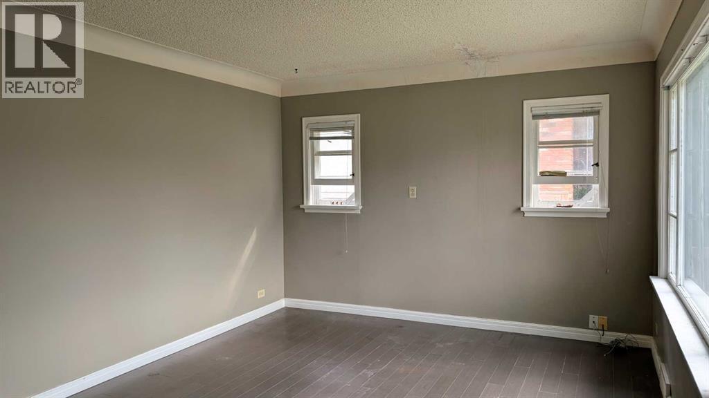 3414 Centre Street Ne Property Photo 5